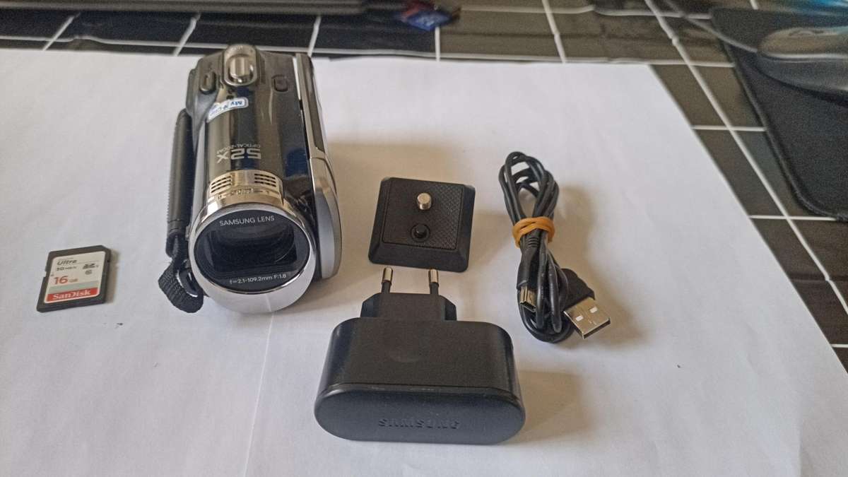 Samsung HMX-F90 Camcorder