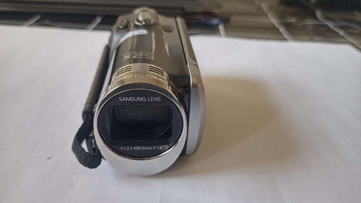 Samsung HMX-F90 Camcorder