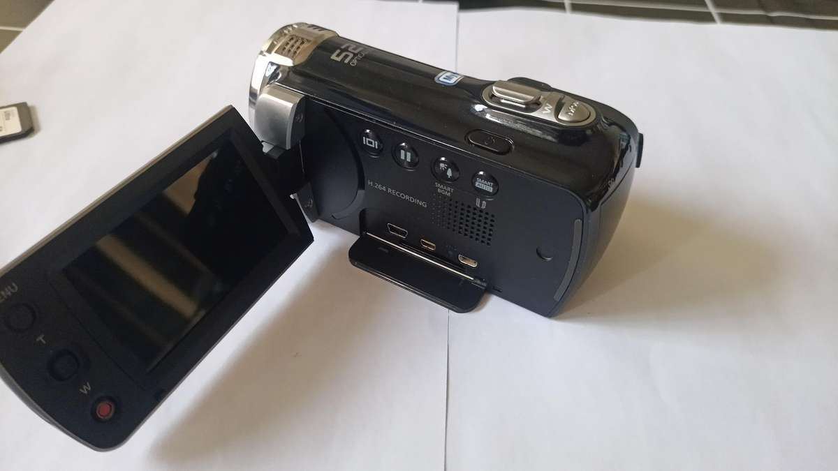 Samsung HMX-F90 Camcorder