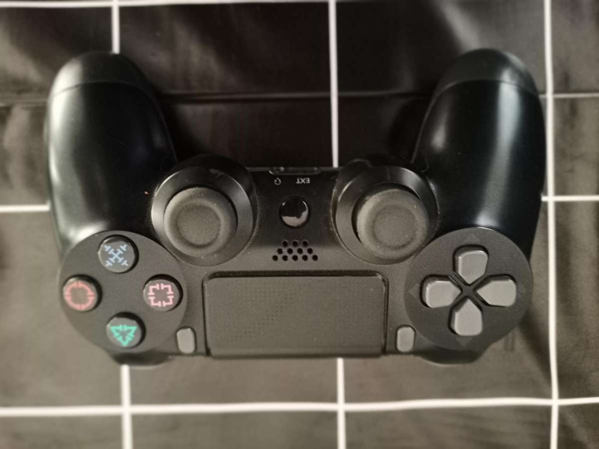 PlayStation 4 Slim (1TB & 2x Controllers)