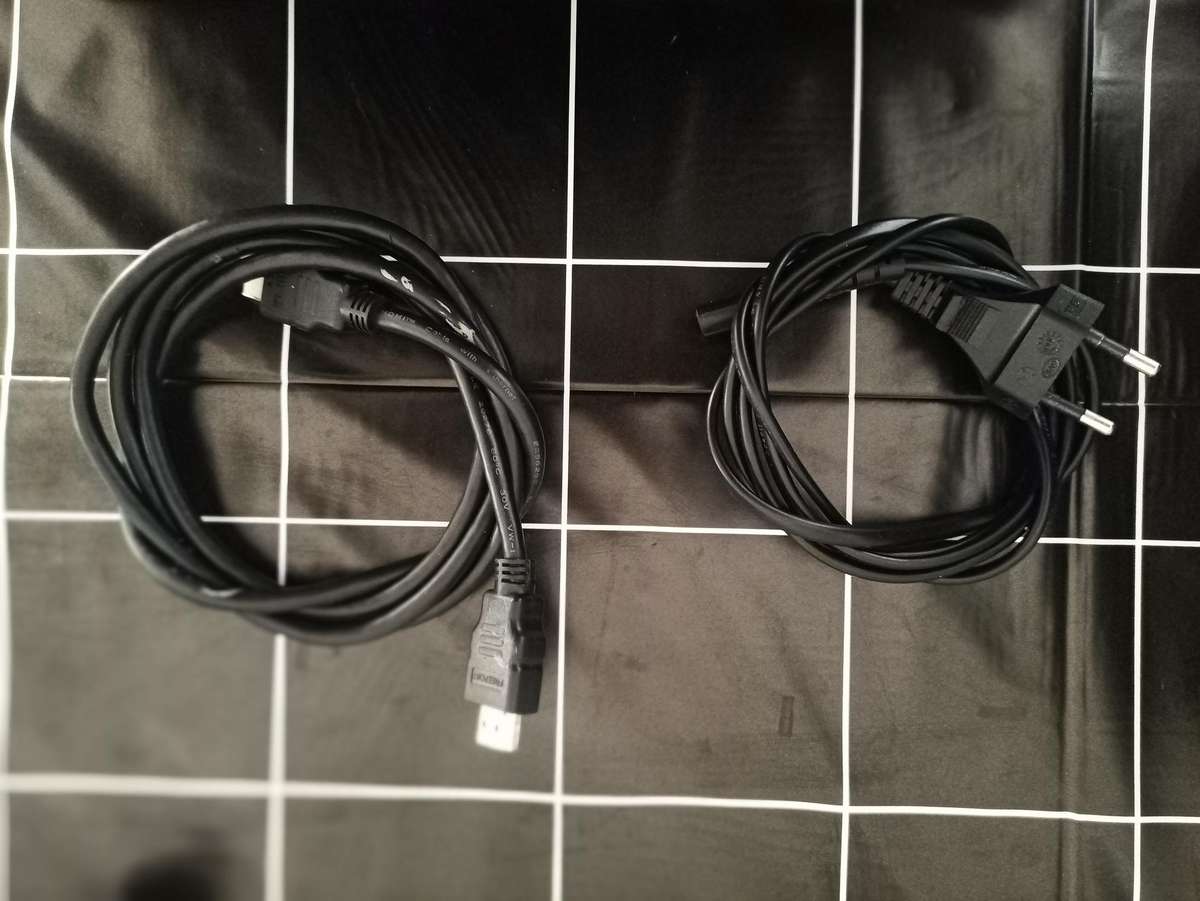 PlayStation 4 Slim (1TB & 2x Controllers)