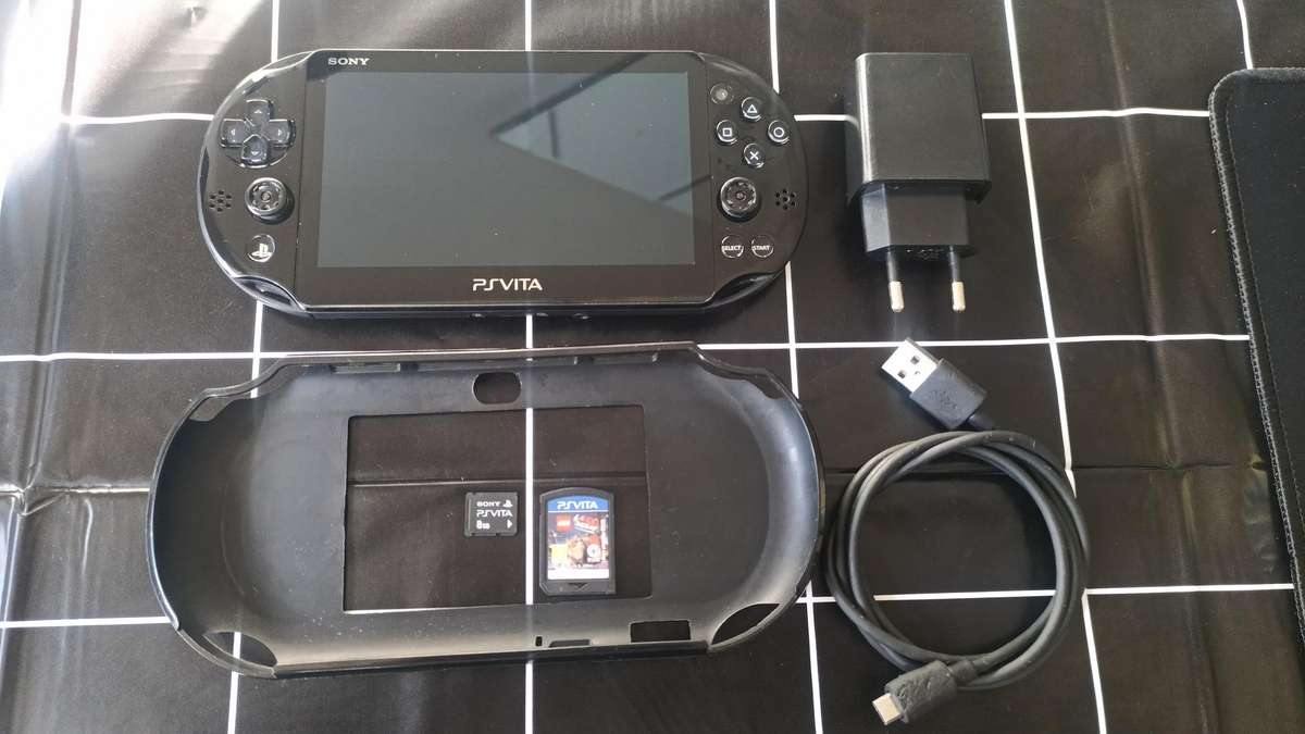 PlayStation Vita Slim (PS Vita)