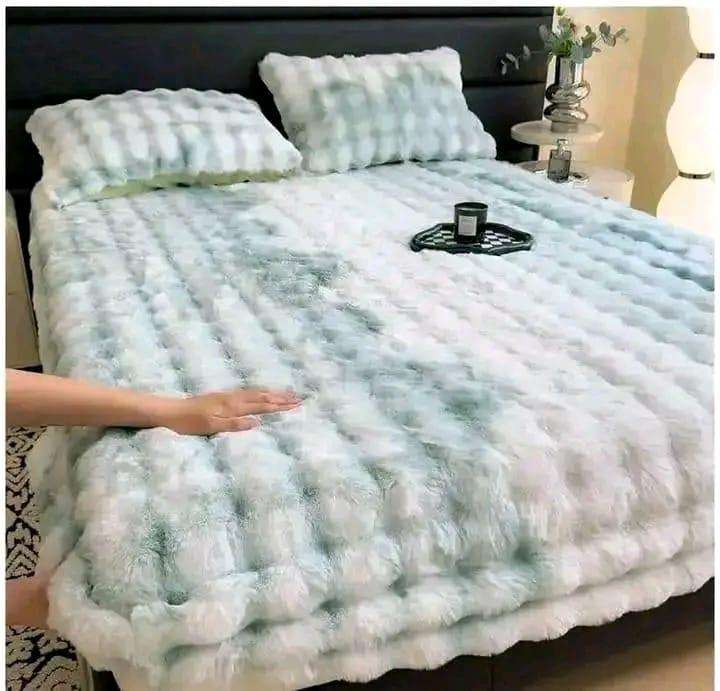 3pc  Fitted Sheet Set. Queen. Blue and White