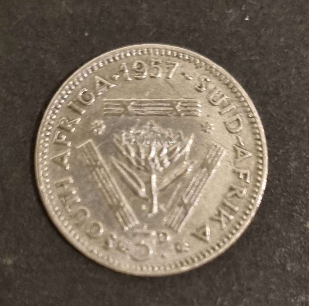 1957 Queen Elizabeth II - 3 Pence coin
