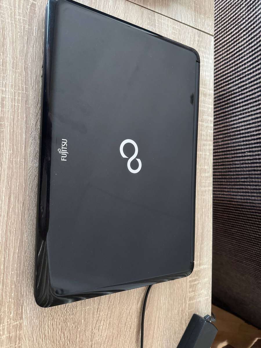 Fujitsu Lifebook AH530 Laptop