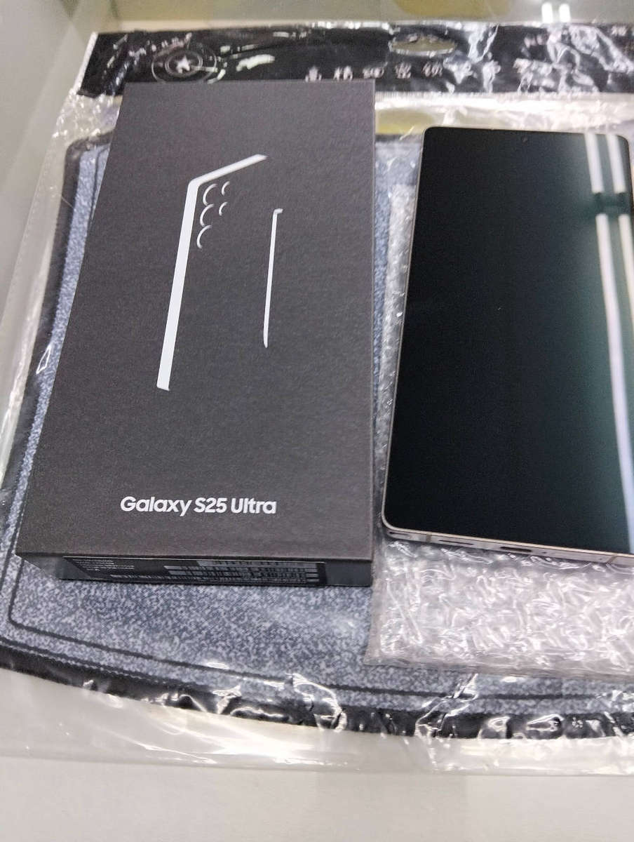 Samsung Galaxy S25 Ultra Smartphone