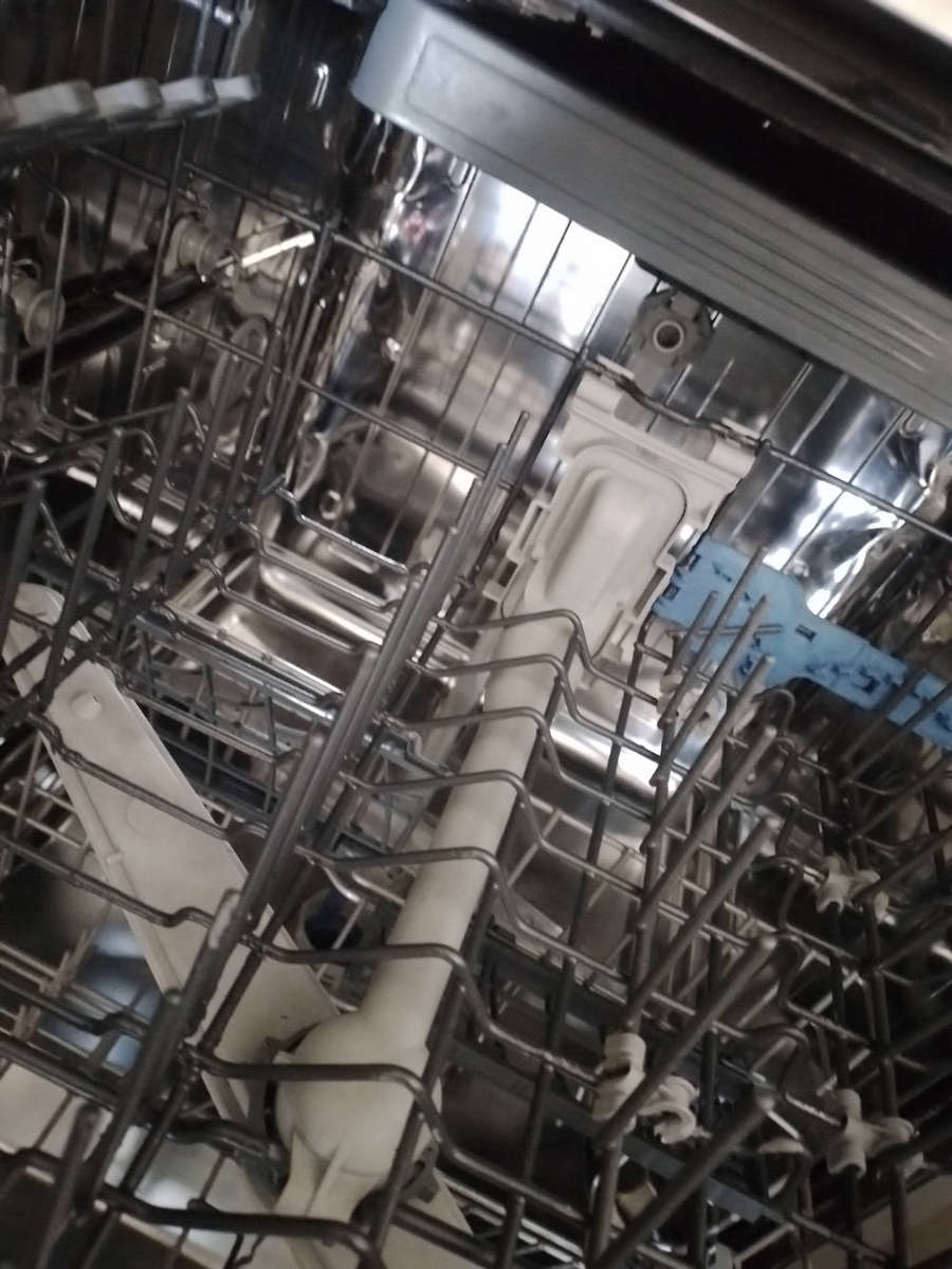Dishwasher 14place like new Defy