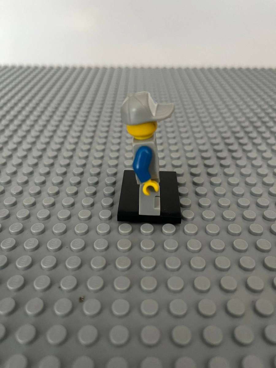 LEGO MINI FIGURES - Series 10 no. 13 Baseball Player