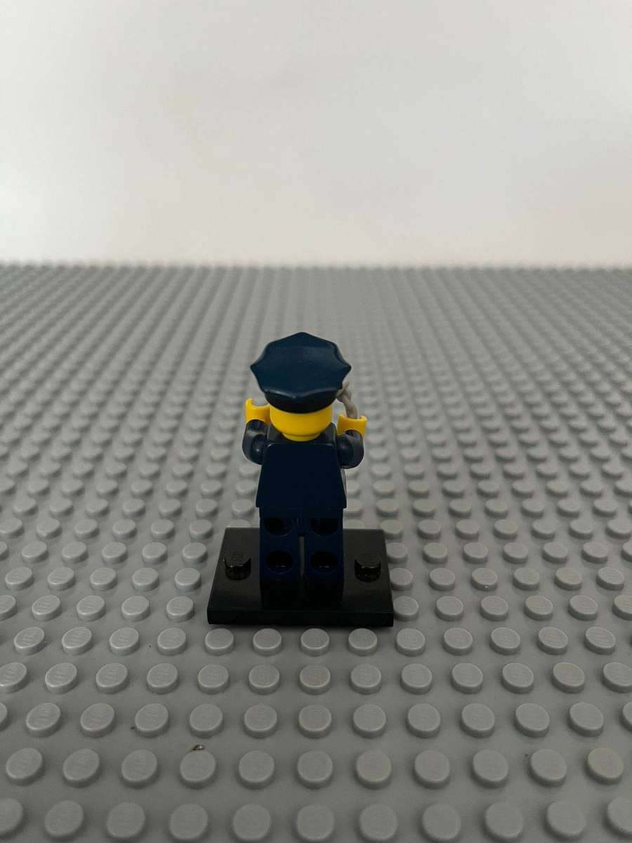 LEGO MINI FIGURES - Series 9 no.6 NYC Police