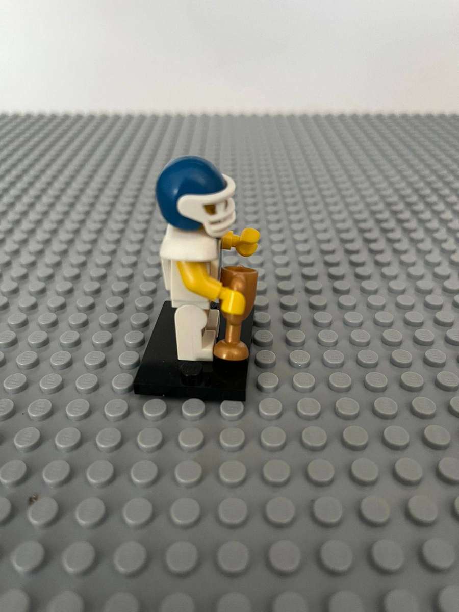 LEGO MINI FIGURES - Series 8 no.5 Football Player