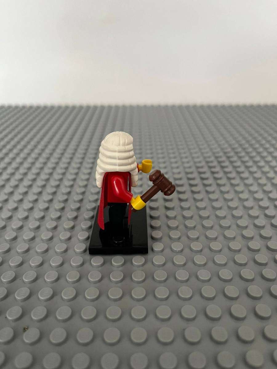 LEGO MINI FIGURES - Series 9 no.10 Judge