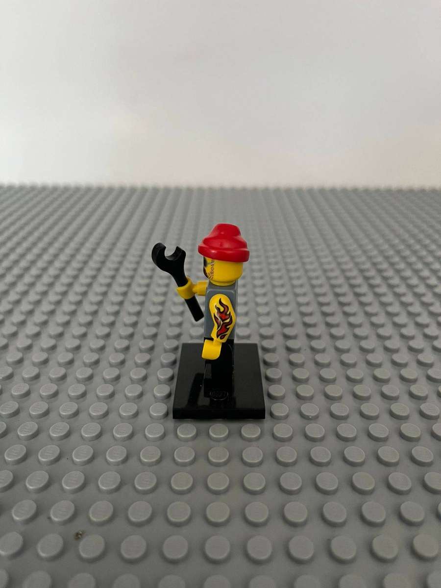 LEGO MINI FIGURES - Series 10 no. 16 Mechanic