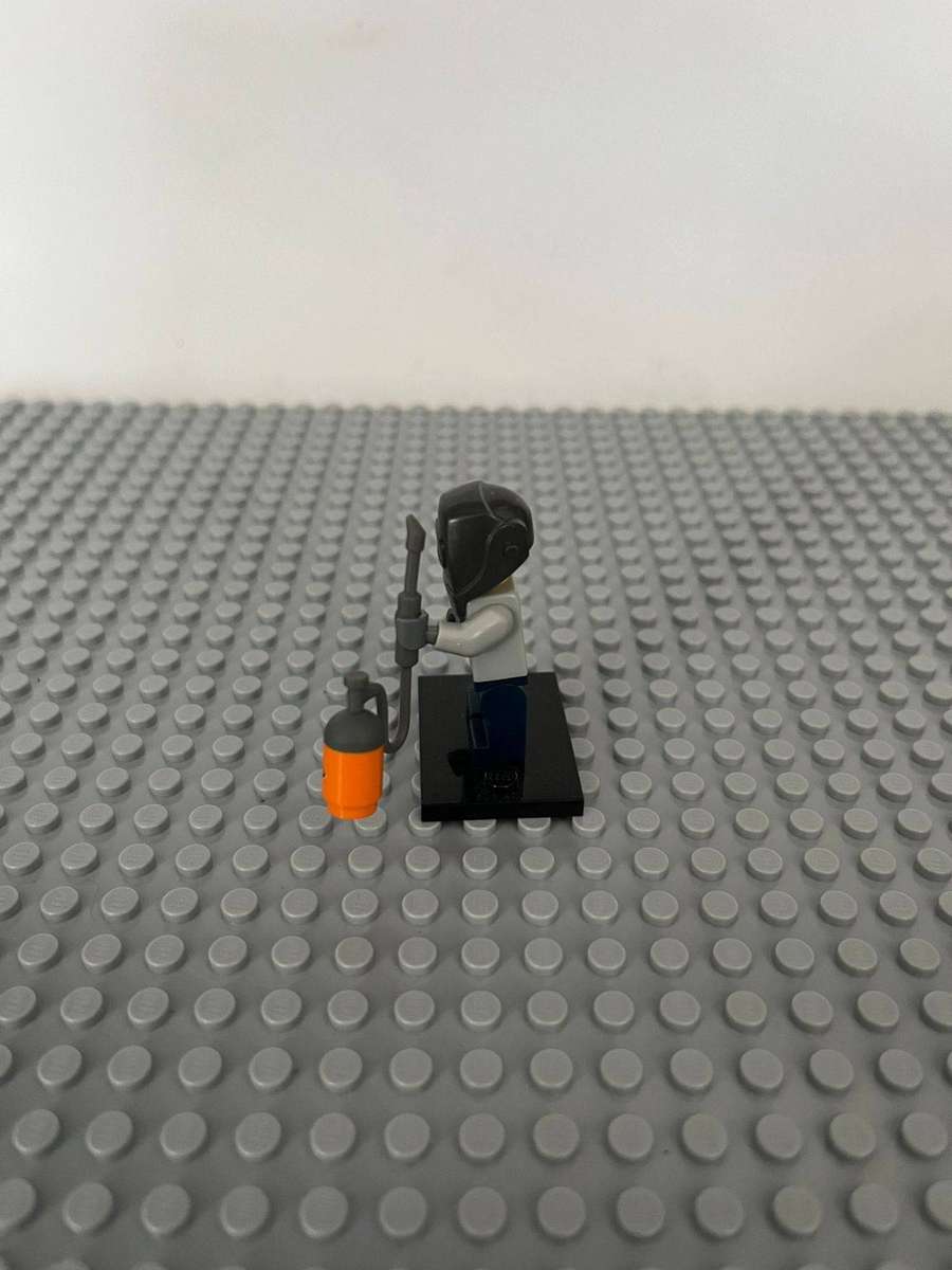 LEGO MINI FIGURES - Series 11 no.10 Welder
