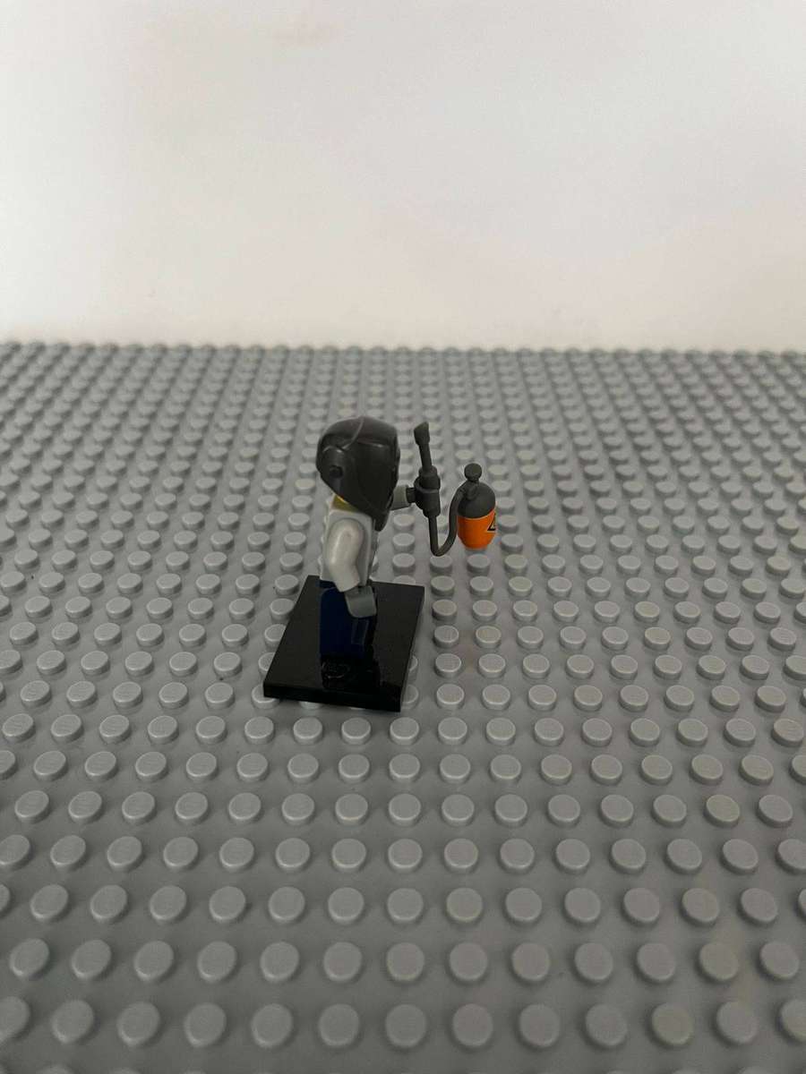 LEGO MINI FIGURES - Series 11 no.10 Welder