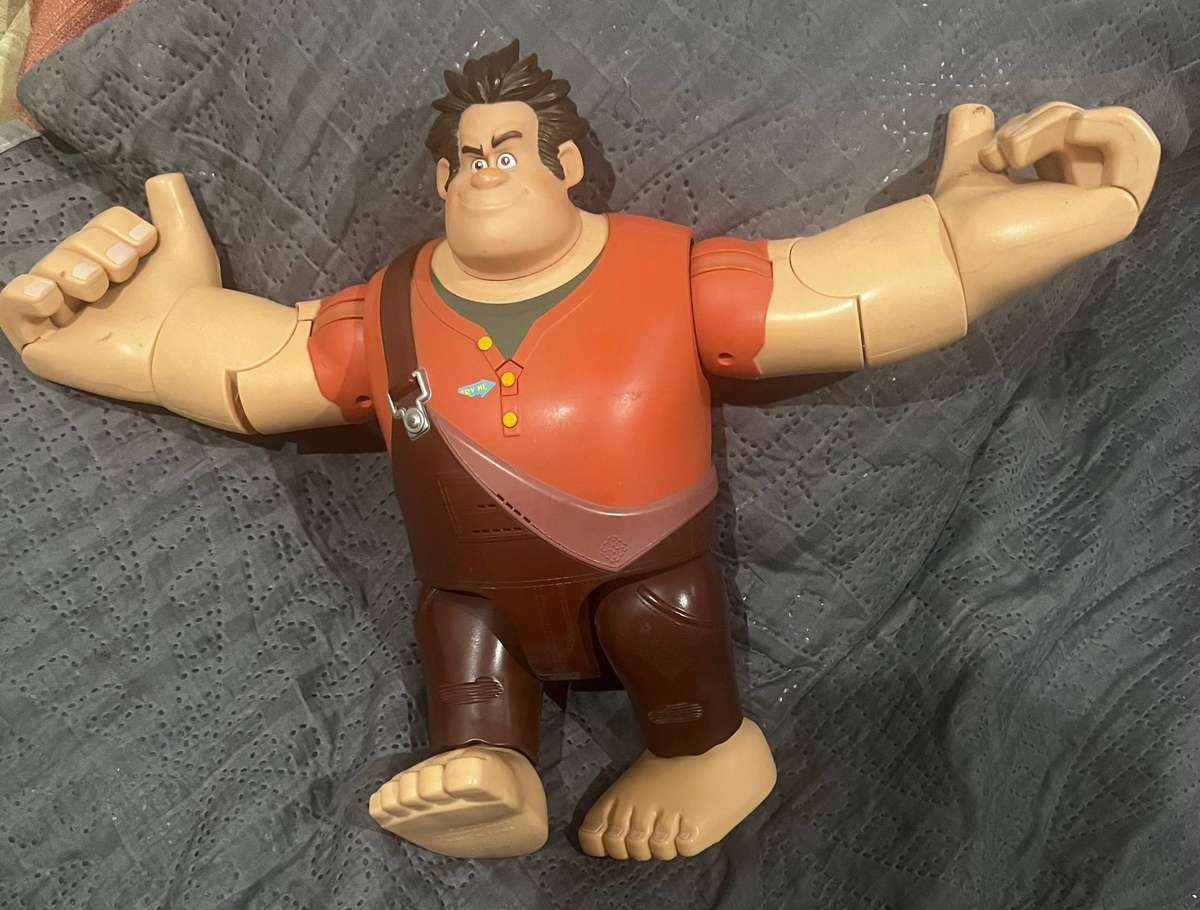 ORIGINAL DISNEY WRECK IT RALPH FIGURE