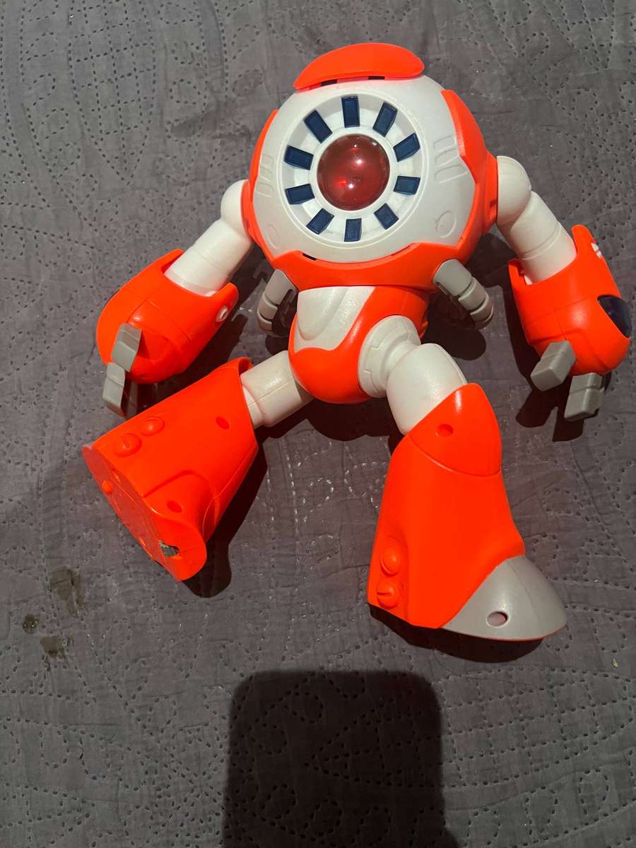 IQUE ROBOT WORKS WITH SMARTPHONES & ANDROIDS