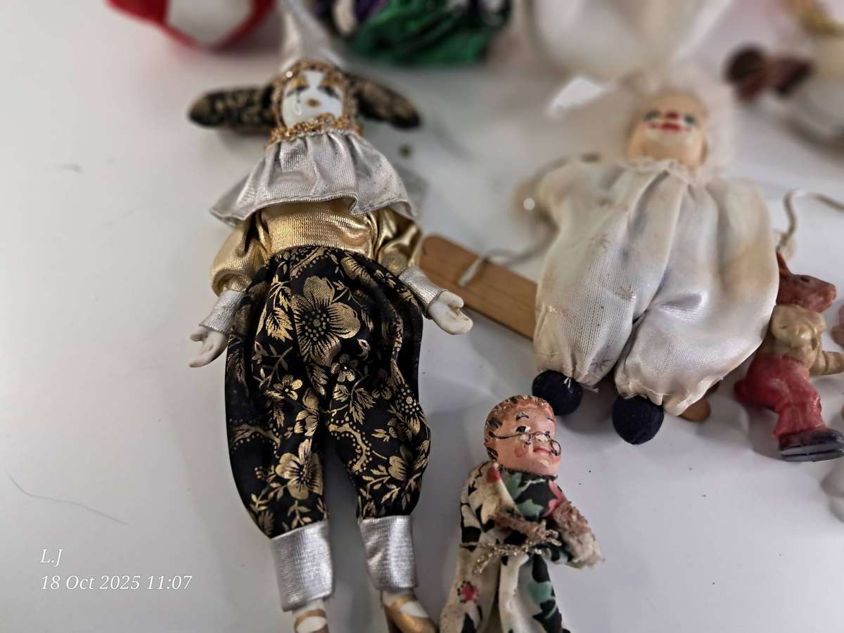 Various old toys / teddy's / procelain dolls - Small