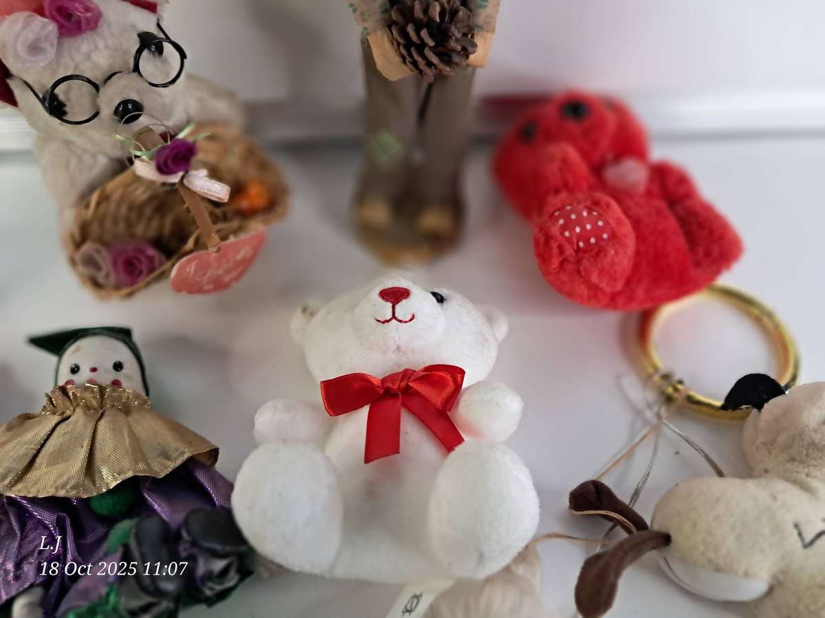 Various old toys / teddy's / procelain dolls - Small