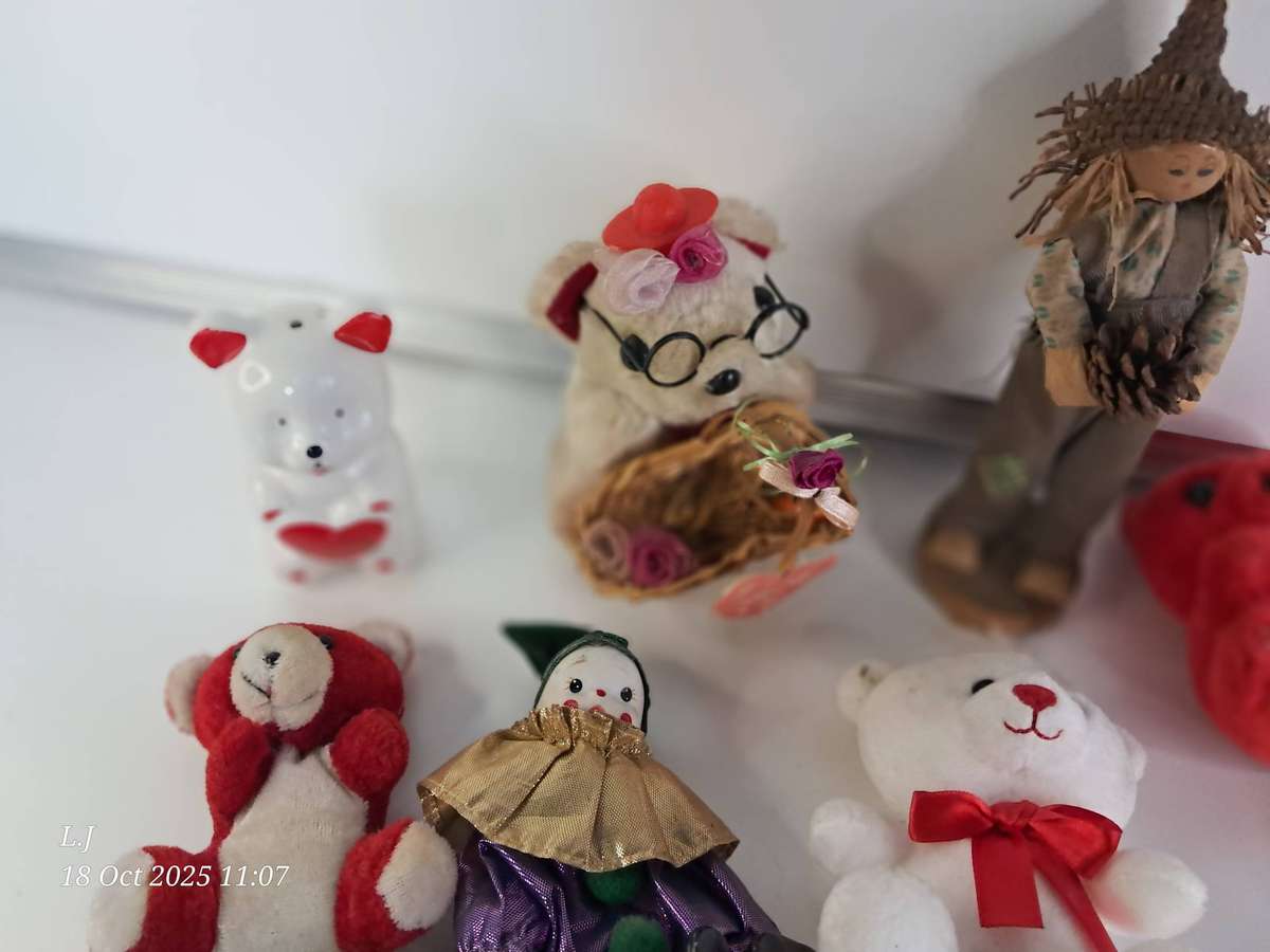 Various old toys / teddy's / procelain dolls - Small