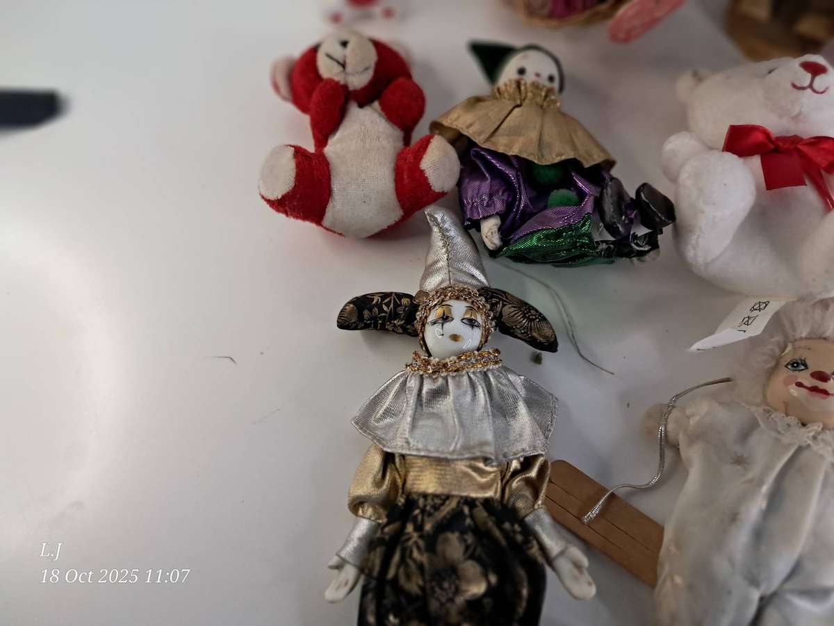 Various old toys / teddy's / procelain dolls - Small