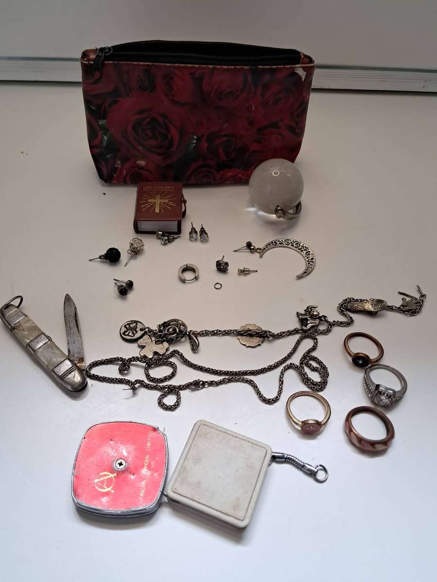 Job-lot costume jewellery & other odds and ends