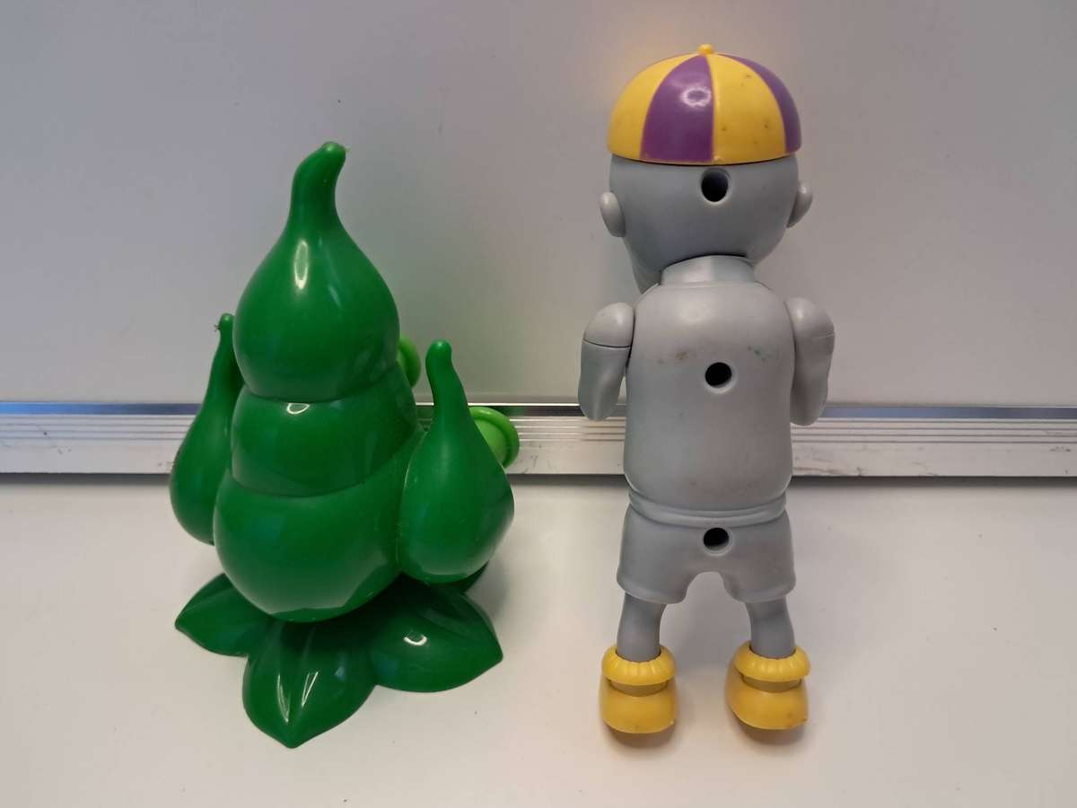 Plants vs Zombies Collectible Toys (Gargantuar & Threepeater)