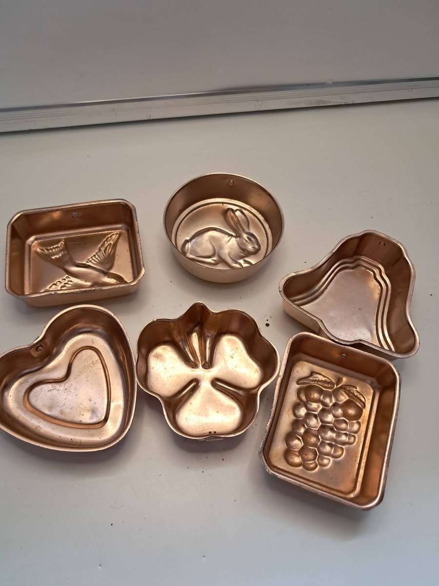 6 x Vintage copper-colored molds