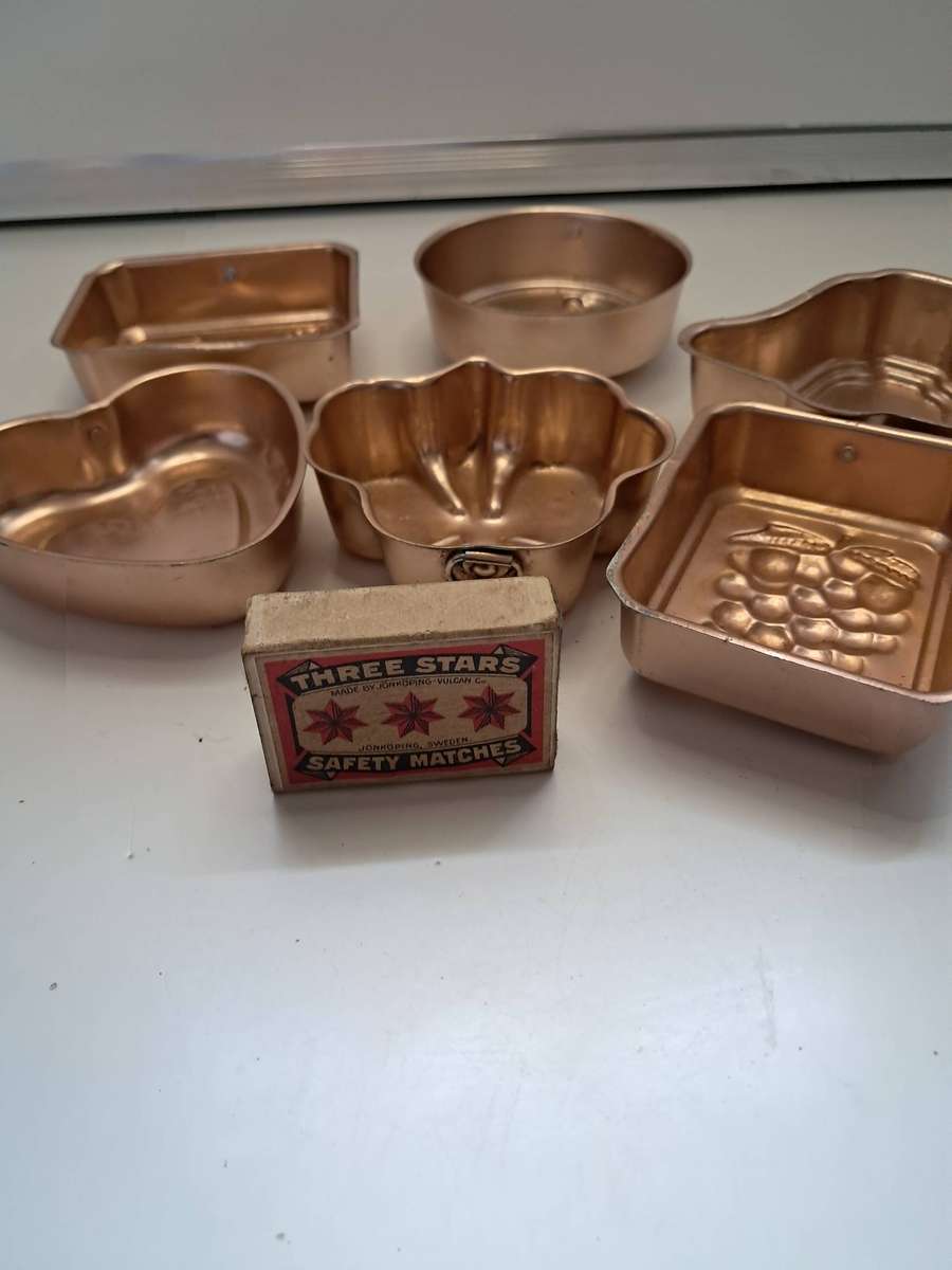 6 x Vintage copper-colored molds
