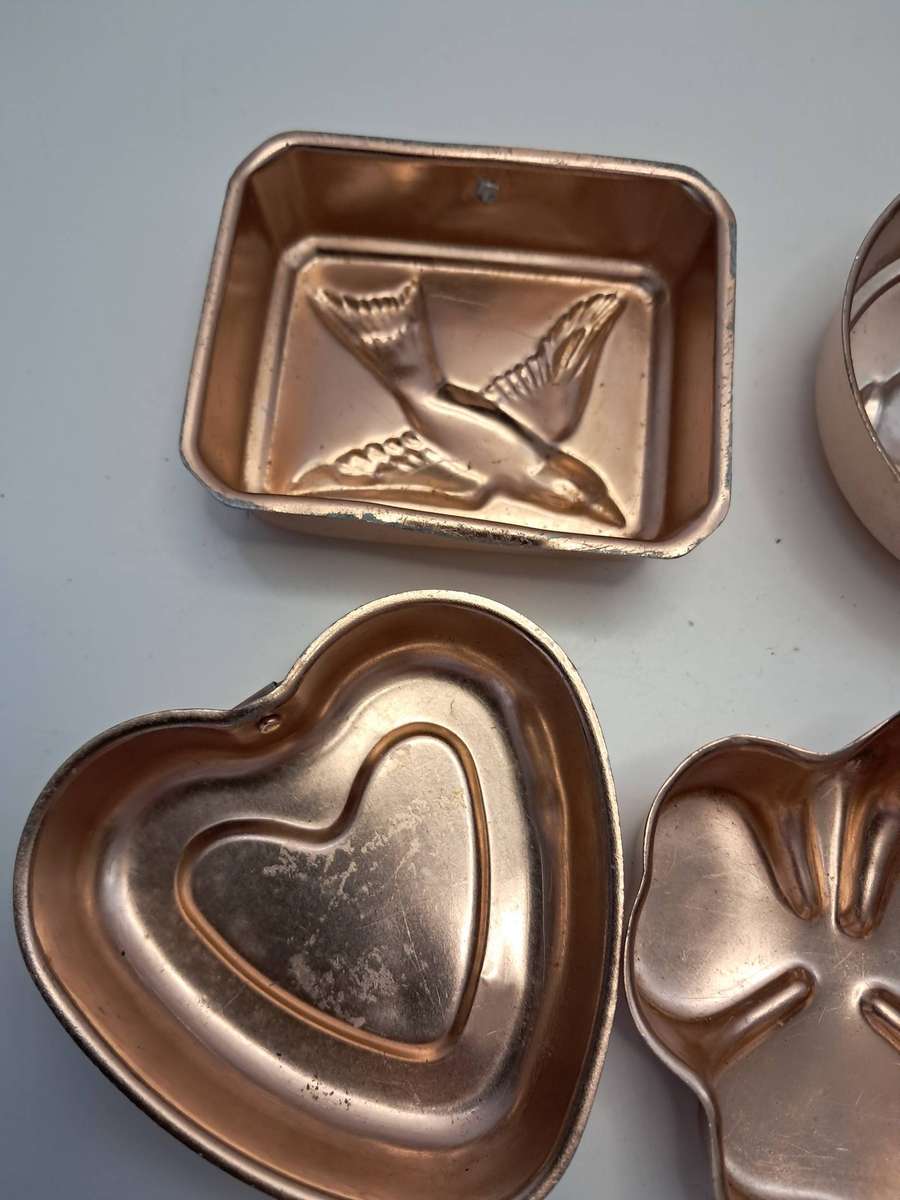6 x Vintage copper-colored molds
