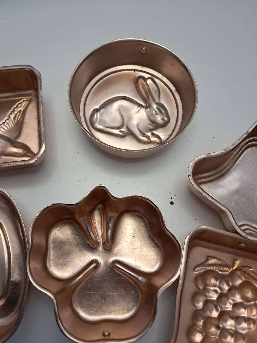 6 x Vintage copper-colored molds