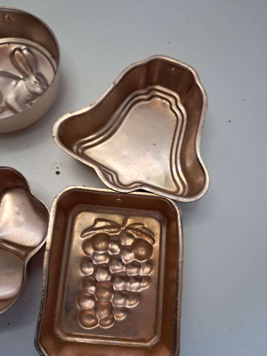 6 x Vintage copper-colored molds
