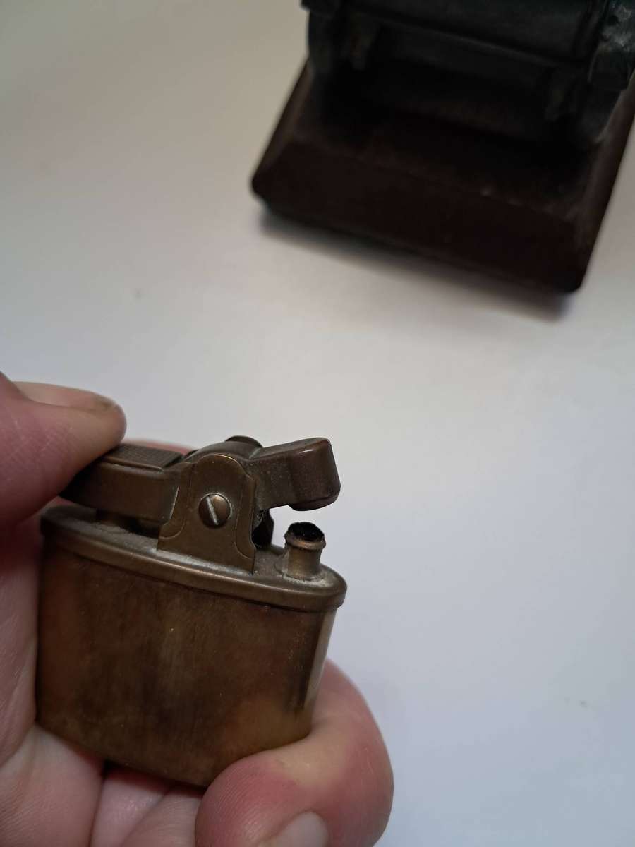 Vintage die-cast metal table lighter
