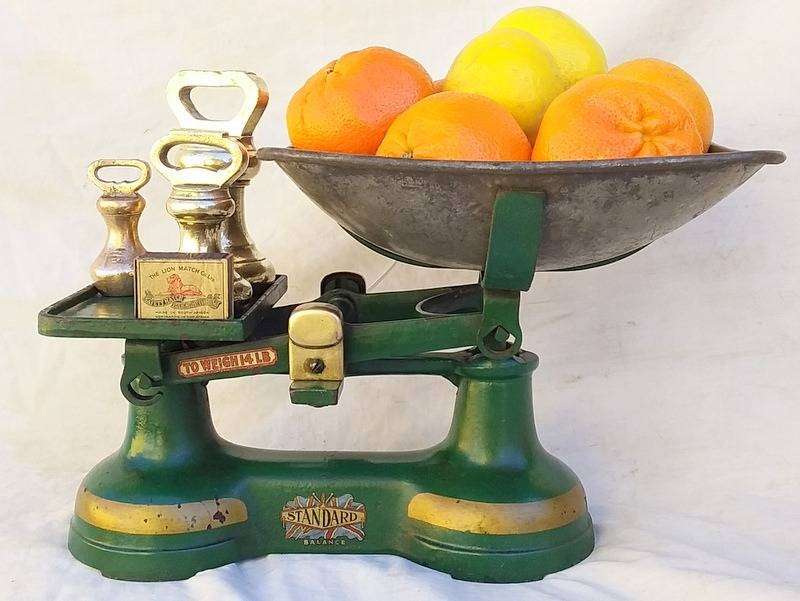 Vintage 1940 14LB The standard Cast Iron Scale