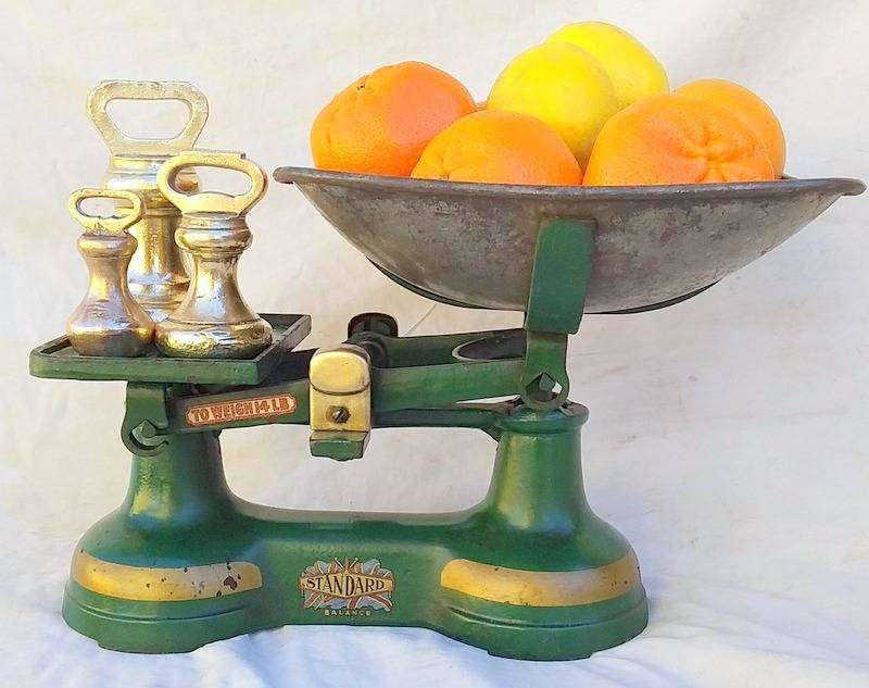 Vintage 1940 14LB The standard Cast Iron Scale