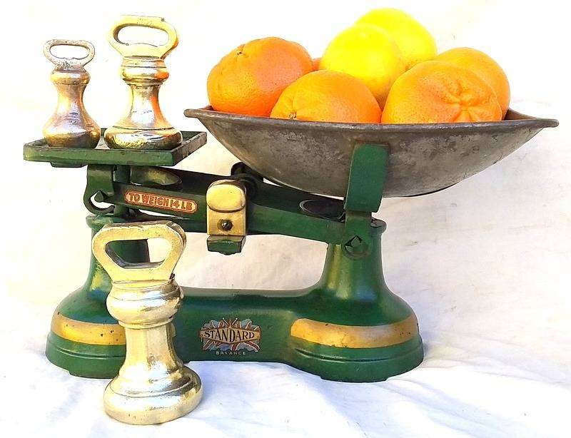 Vintage 1940 14LB The standard Cast Iron Scale