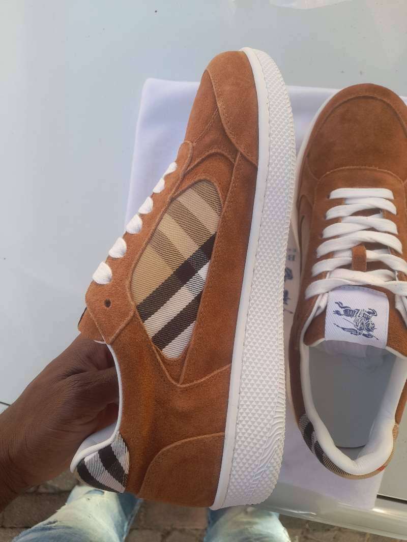 BURBERRY sneakers