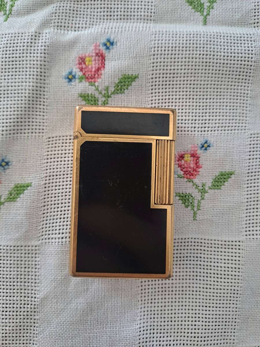 St Dupont Lighter Gold Plated Black Laquer