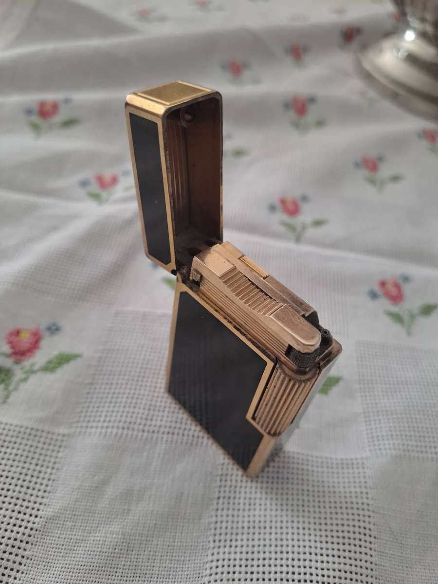 St Dupont Lighter Gold Plated Black Laquer