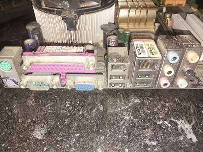 Gigabyte GA 8I945GMF  , Intel 630 3.0Ghz , 2Gb Ram