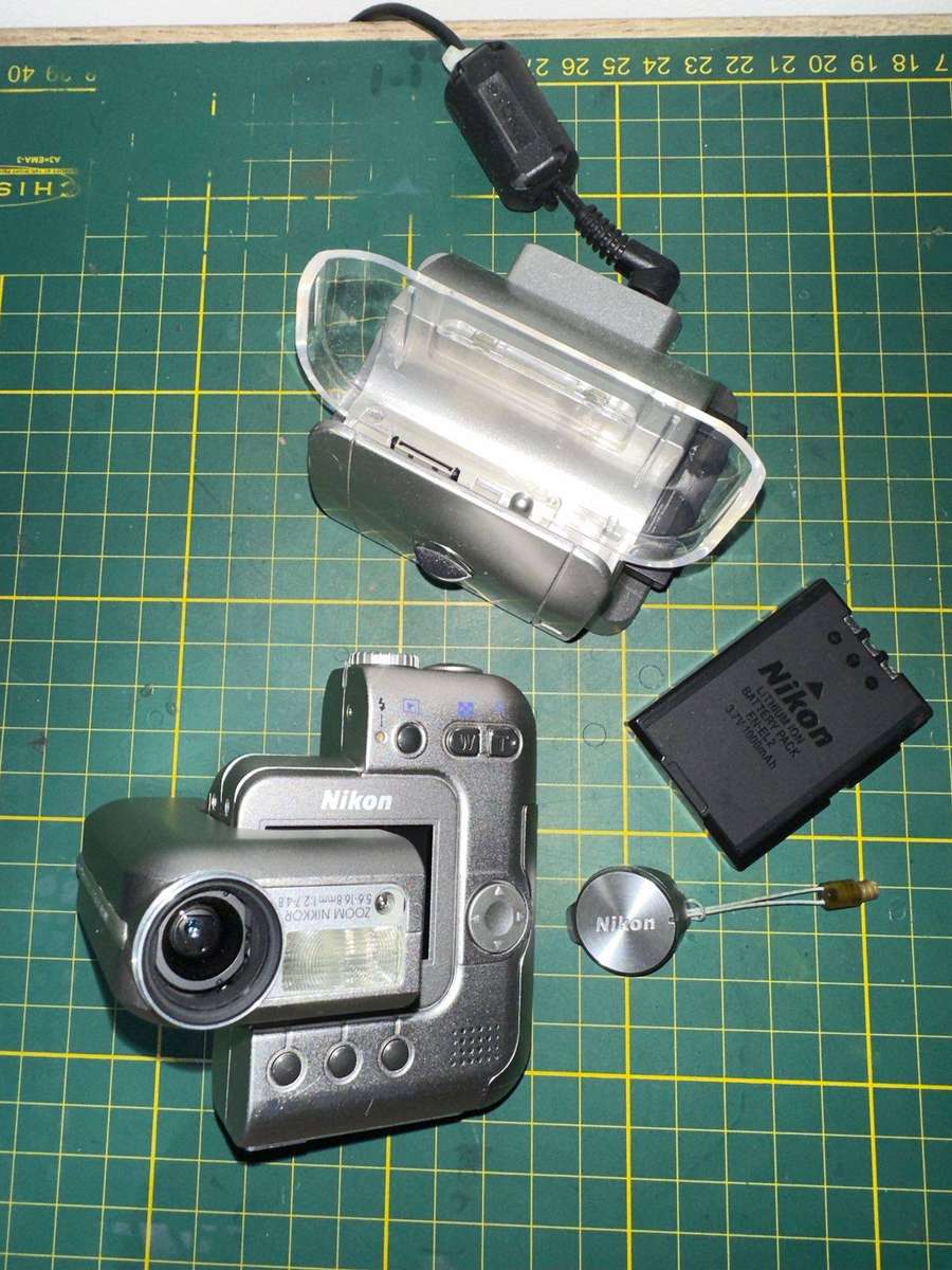 Nikon SQ Coolpix 3.1MP Digital Camera with 3x Optical Zoom.