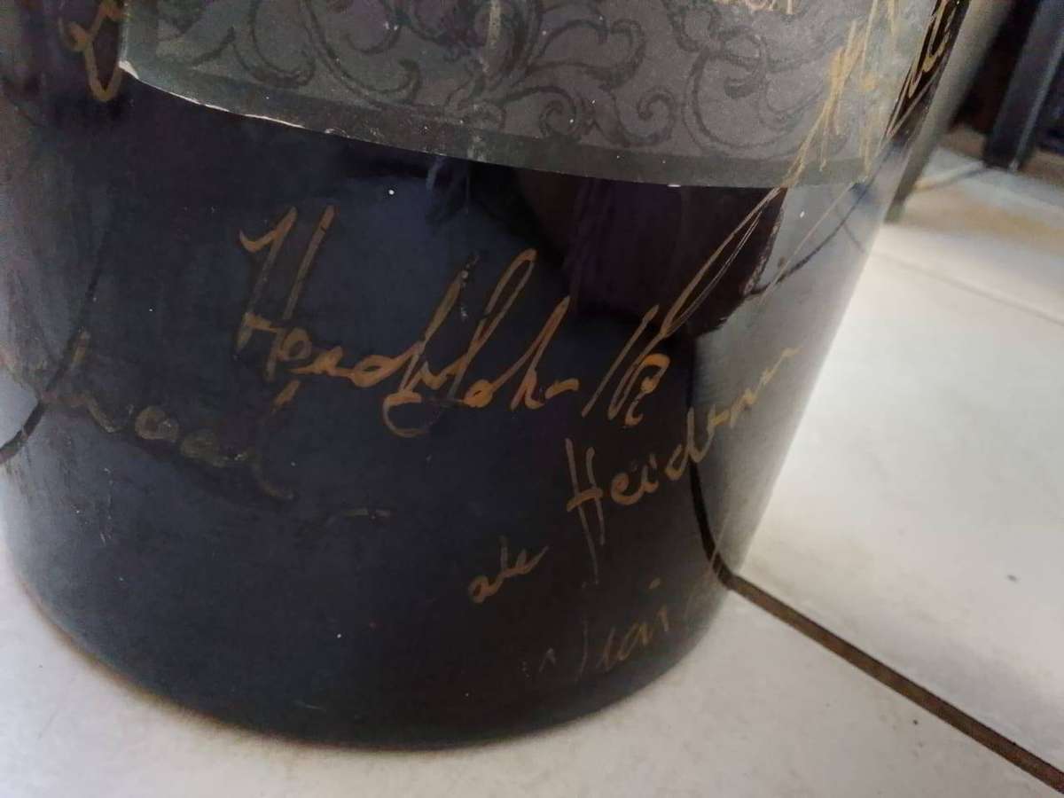  Springbok Rugby Legends Signed 2002 Oranjerivier Wine Bottle  Collectors Item