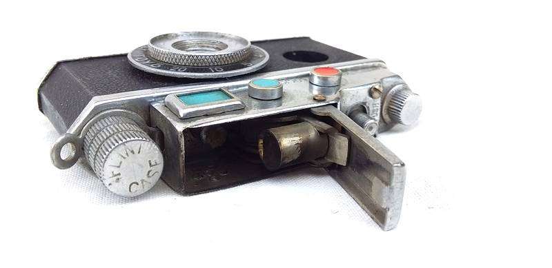 Small Little vintage 1950/60's Camera Themed Table lighter. New Flint fitted, Only Needs a refill 