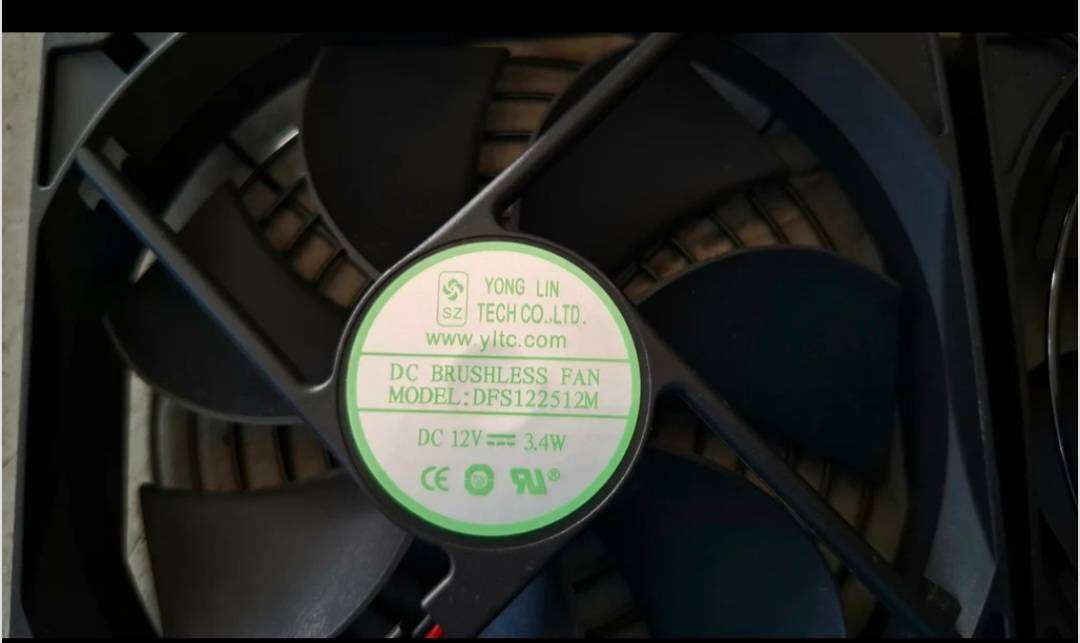 DC Brushless 12v Fan with metal grid ( 120mm)