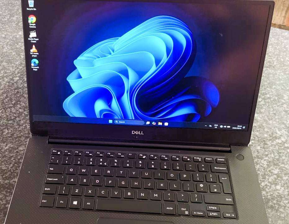 Dell XPS 15 9570 | Core i9 | 32GB RAM | 1TB SSD | 4GB GPU | Win 11 Pro + Bag