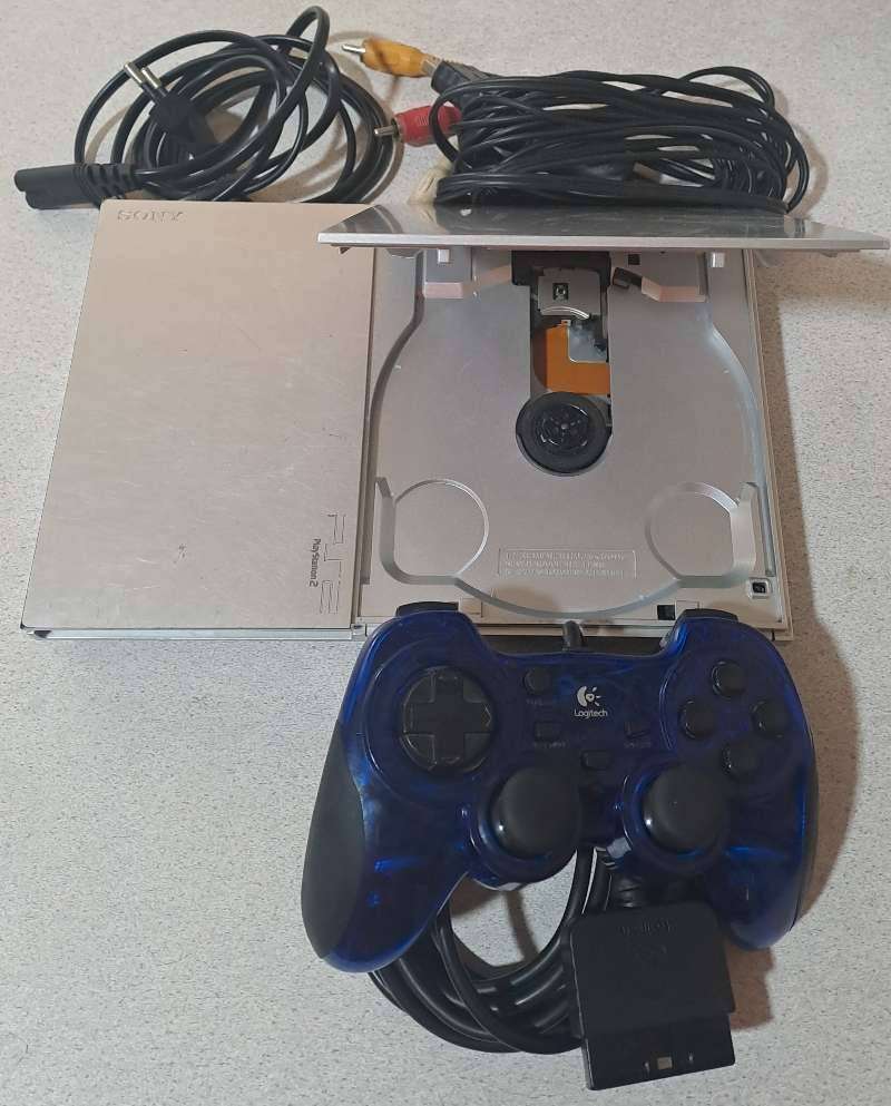Silver ps2 slim console