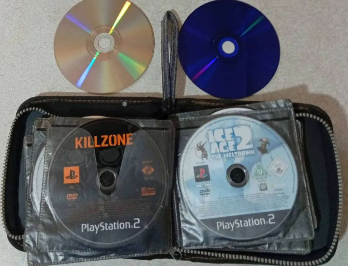 15x playstation 1 games and memory card and ps2 games