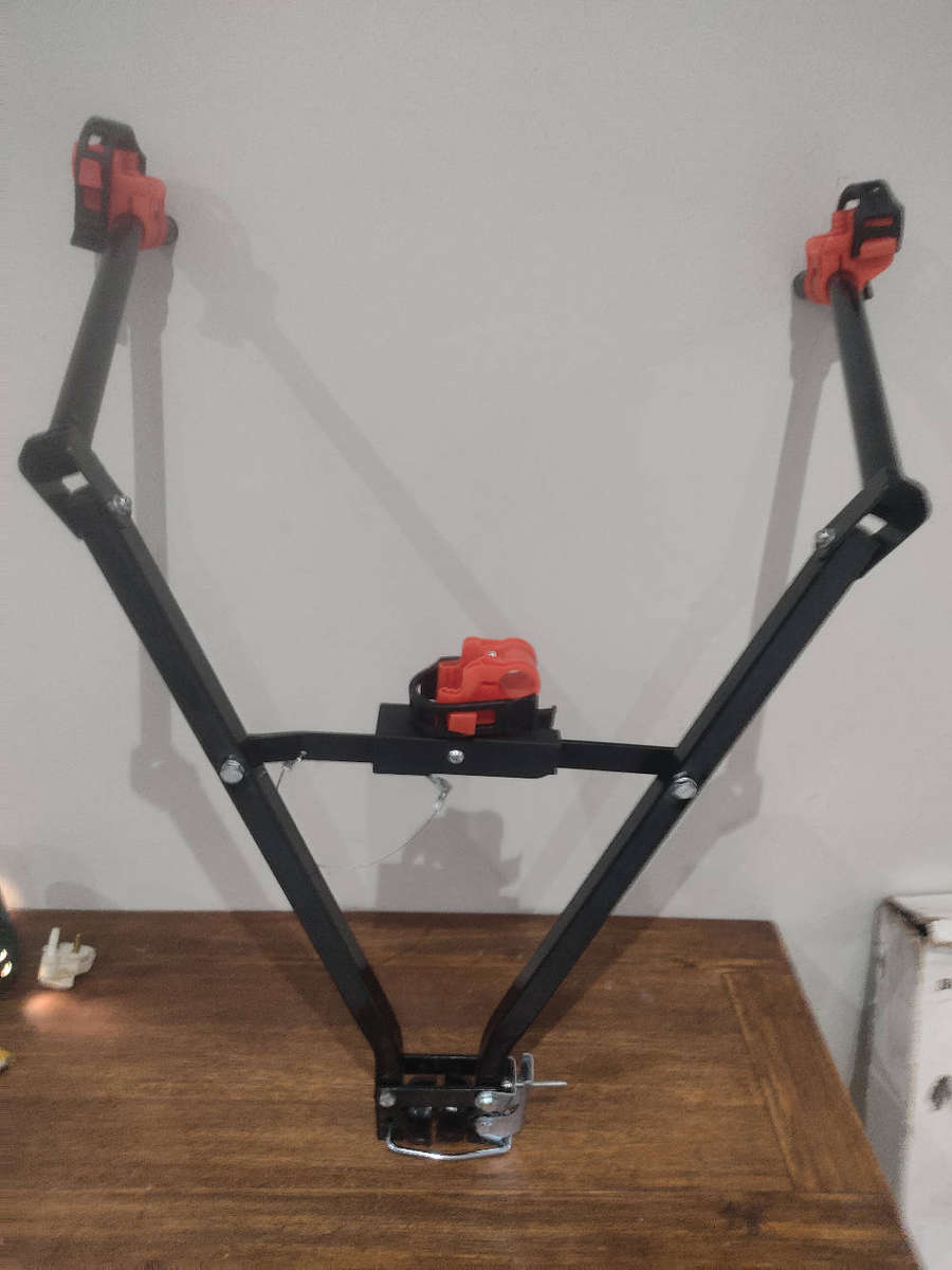 Bicycle car holder for 3 bycicles(3 straps are missing so can only carry one)