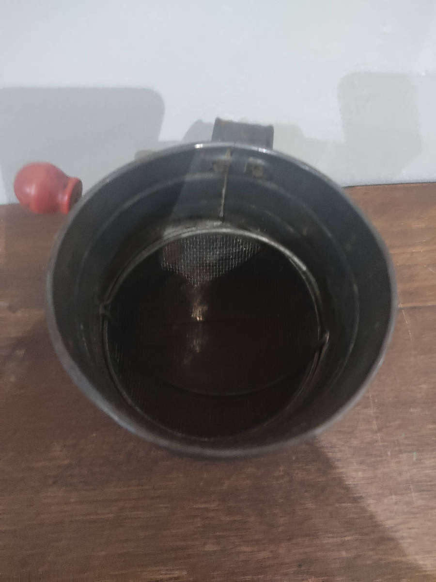 vintage Bromwell's 3-cup measuring flour sifter