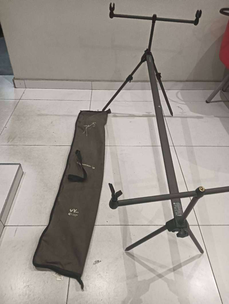 Fishing equipment -Caperlan 1.9kg rod stand with a bag