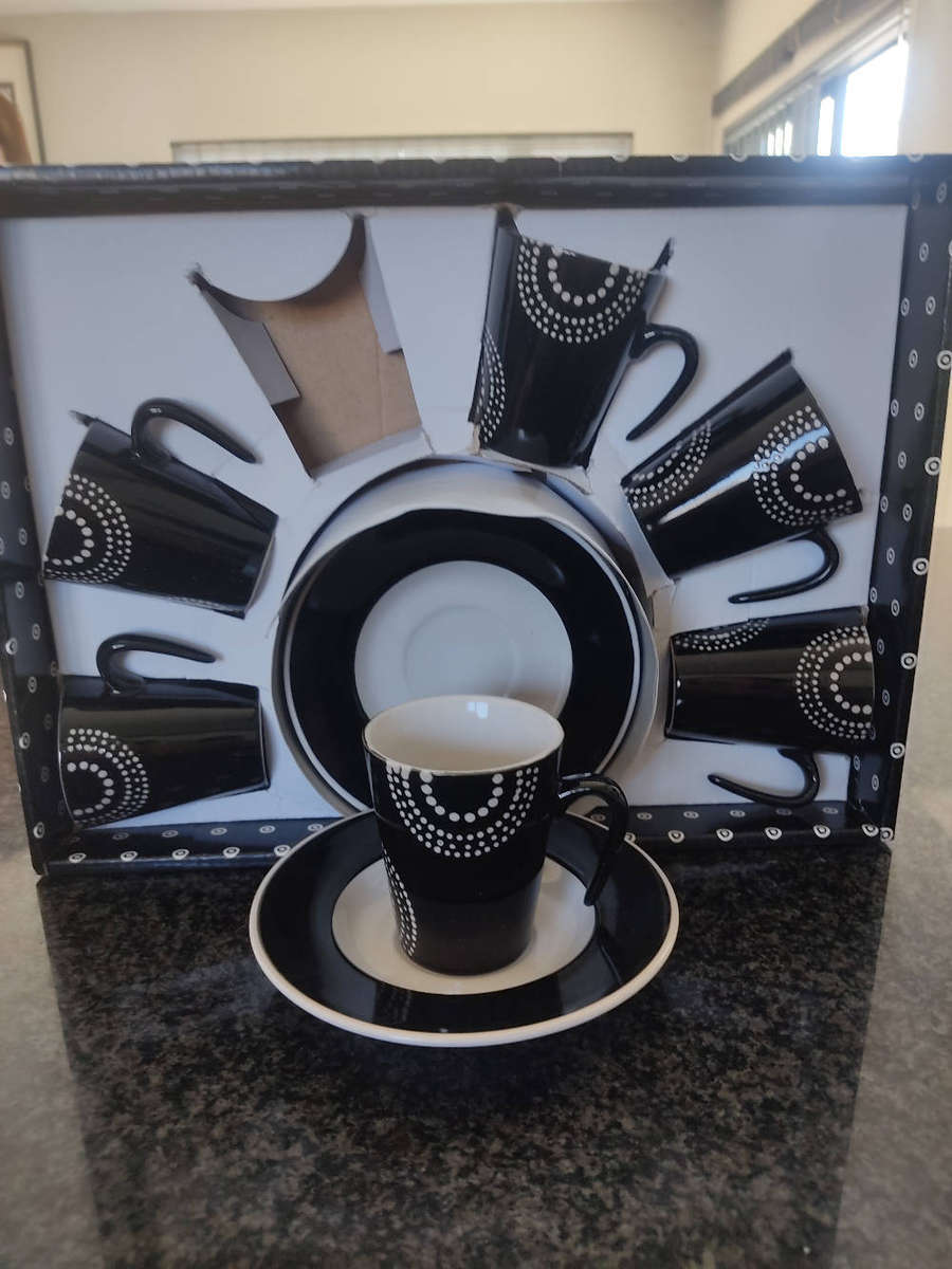 Coffee set 6cups and 6 saucer.Never used